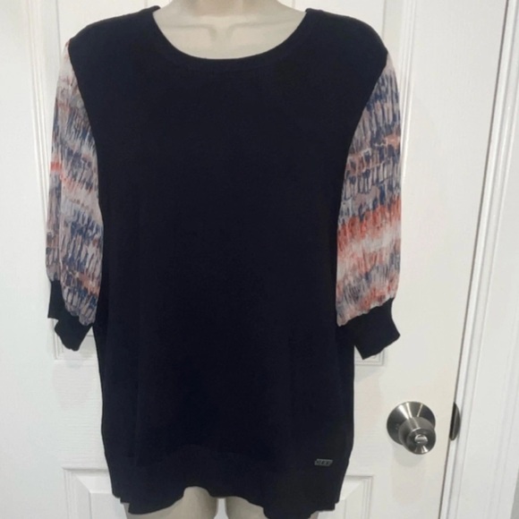 Dkny Tops - DKNY  dark Blue  Top with Multicolor Sleeves size Xl